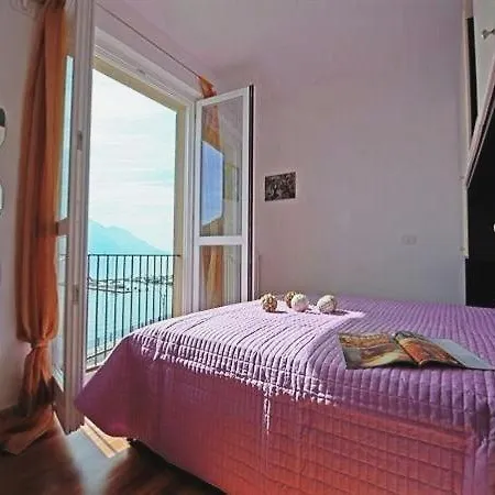 Apartment Sleeps 2 Air Con